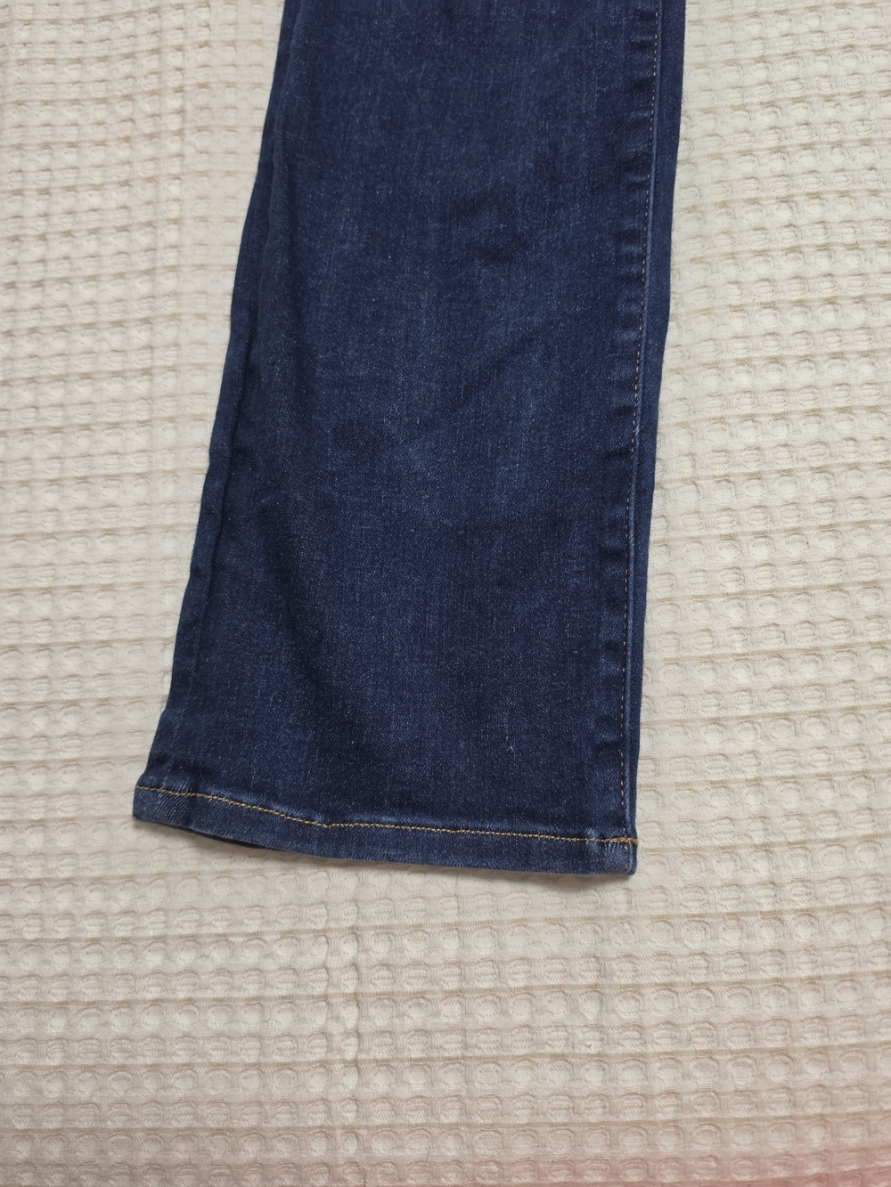 Good American Deep Indigo Flared Jeans - Picture 5 of 14